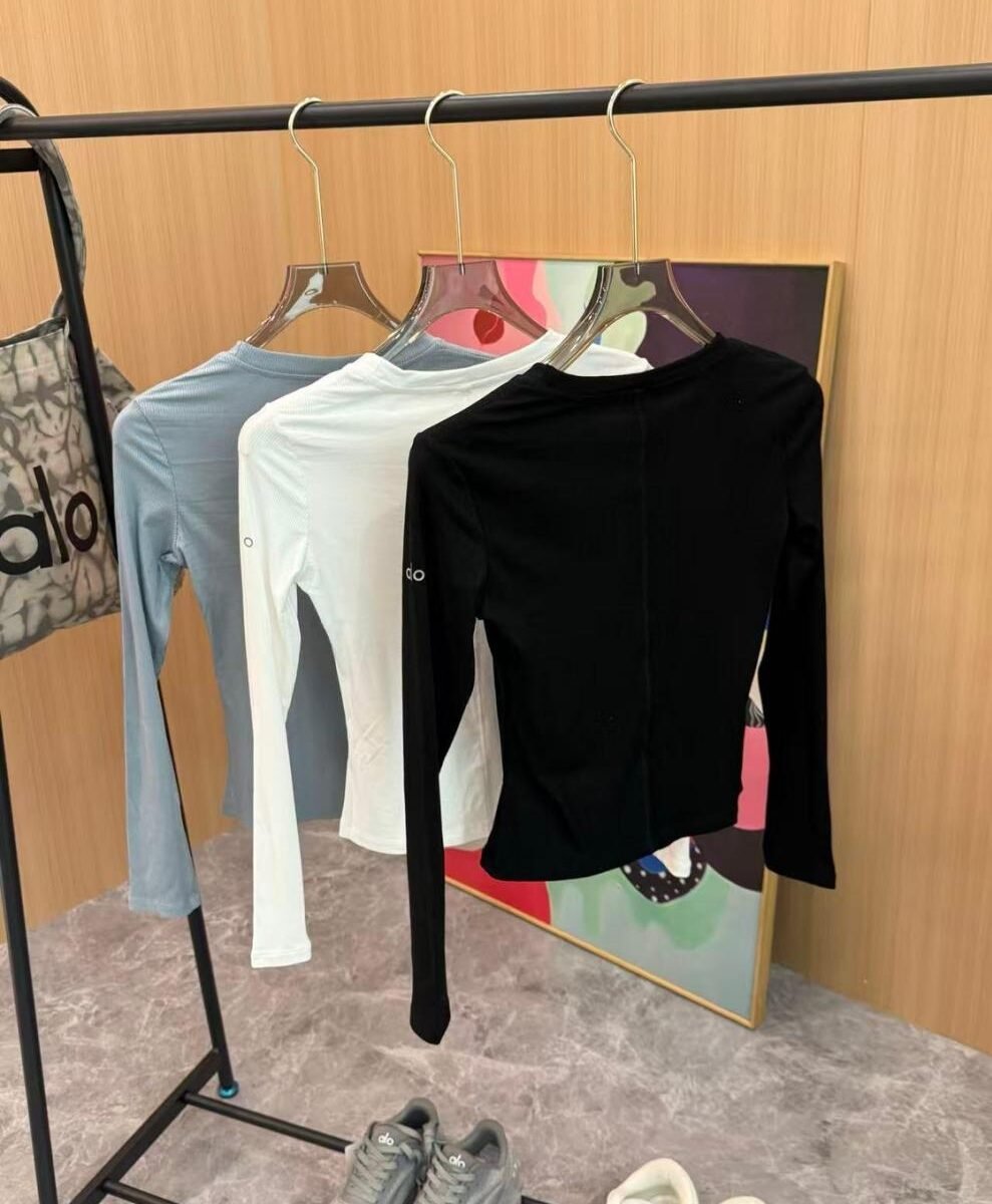 Alo Twisted‑Hem Fitted Yoga Long‑Sleeve Top